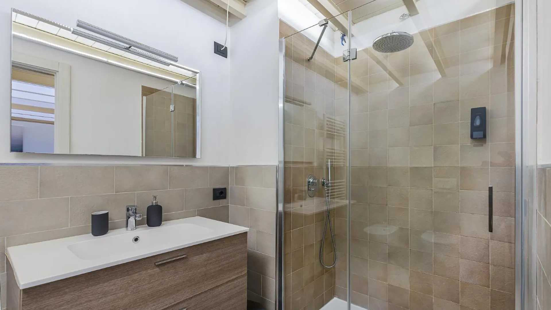 Elegant Studio Apartment In Central Budapest