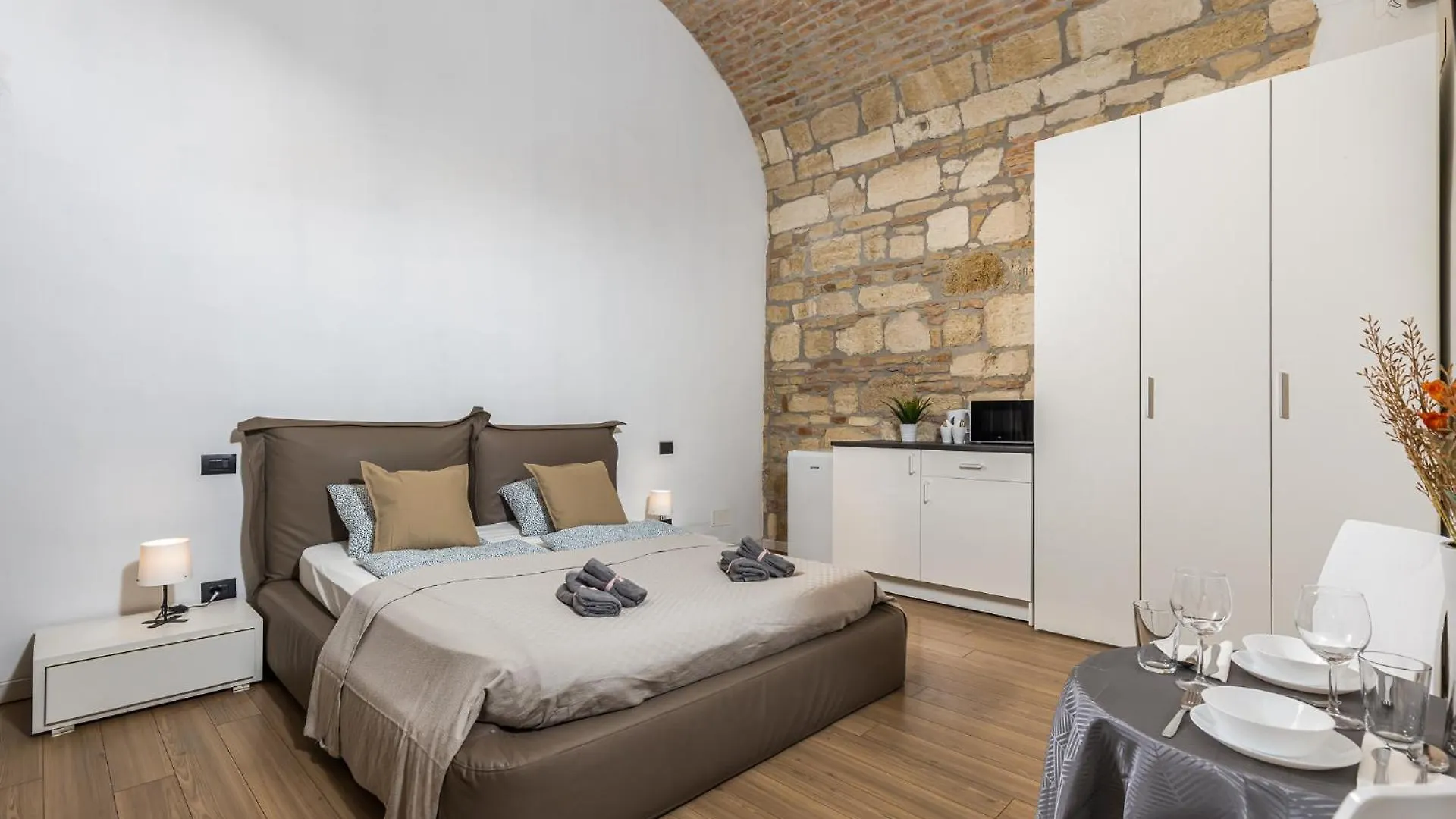 Elegant Studio Apartment In Central Budapest
