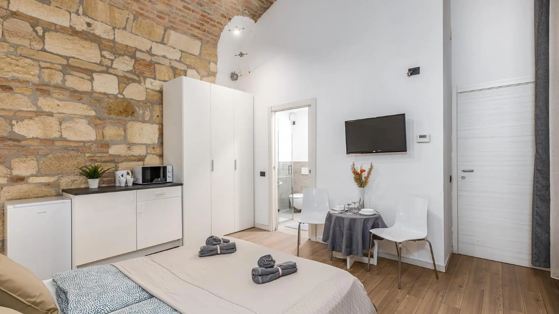 Elegant Studio Apartment In Central Budapest Hungary