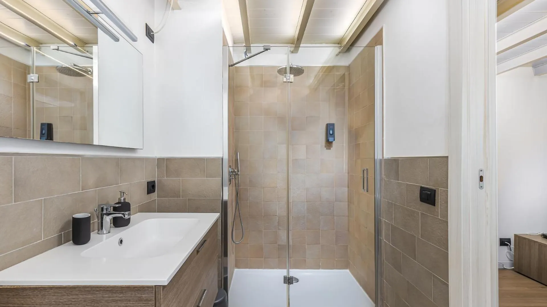 Elegant Studio Apartment In Central Budapest Ungern