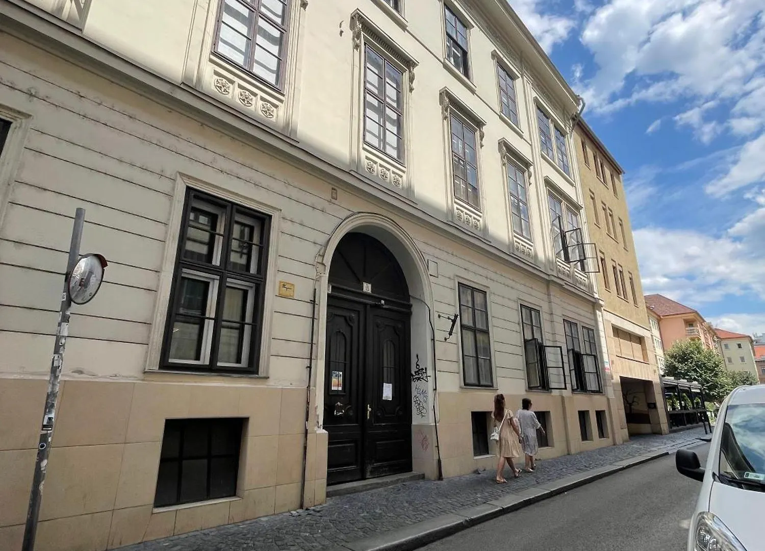 Elegant Studio Apartment In Central Budapest