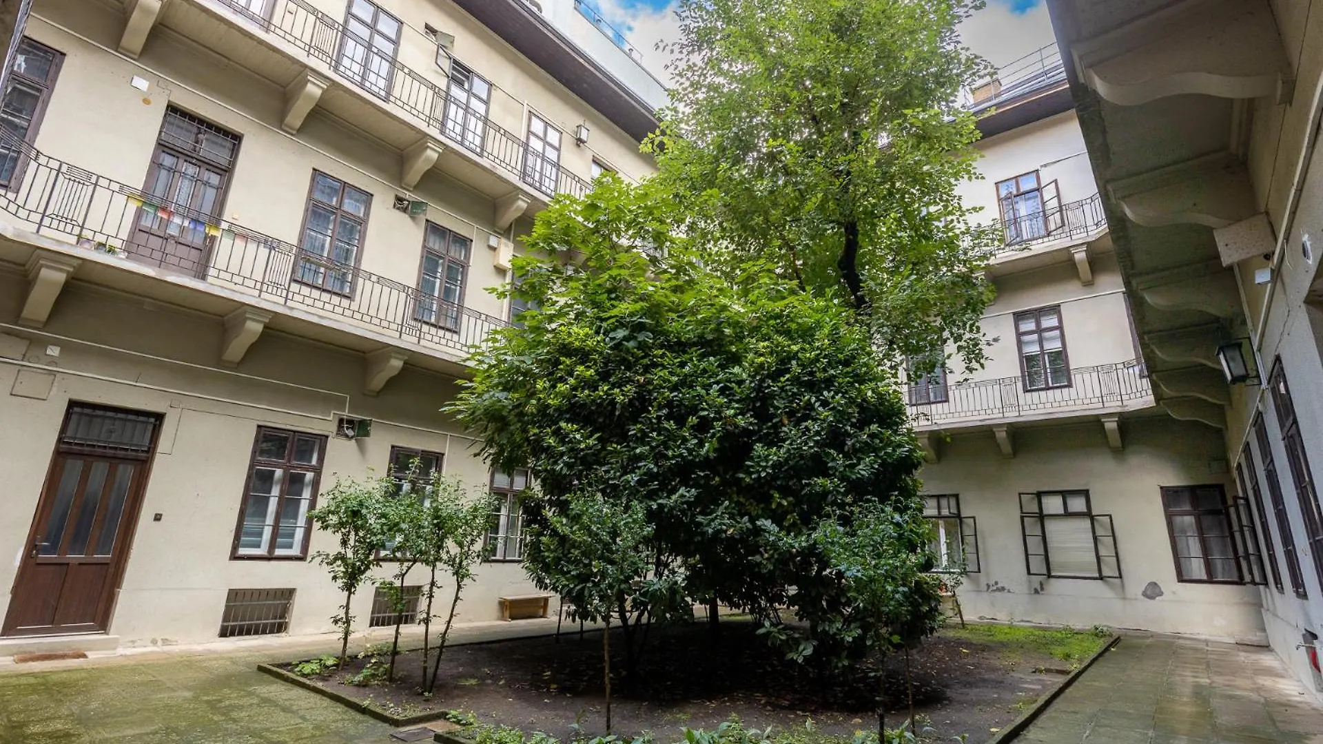 Elegant Studio Apartment In Central Budapest